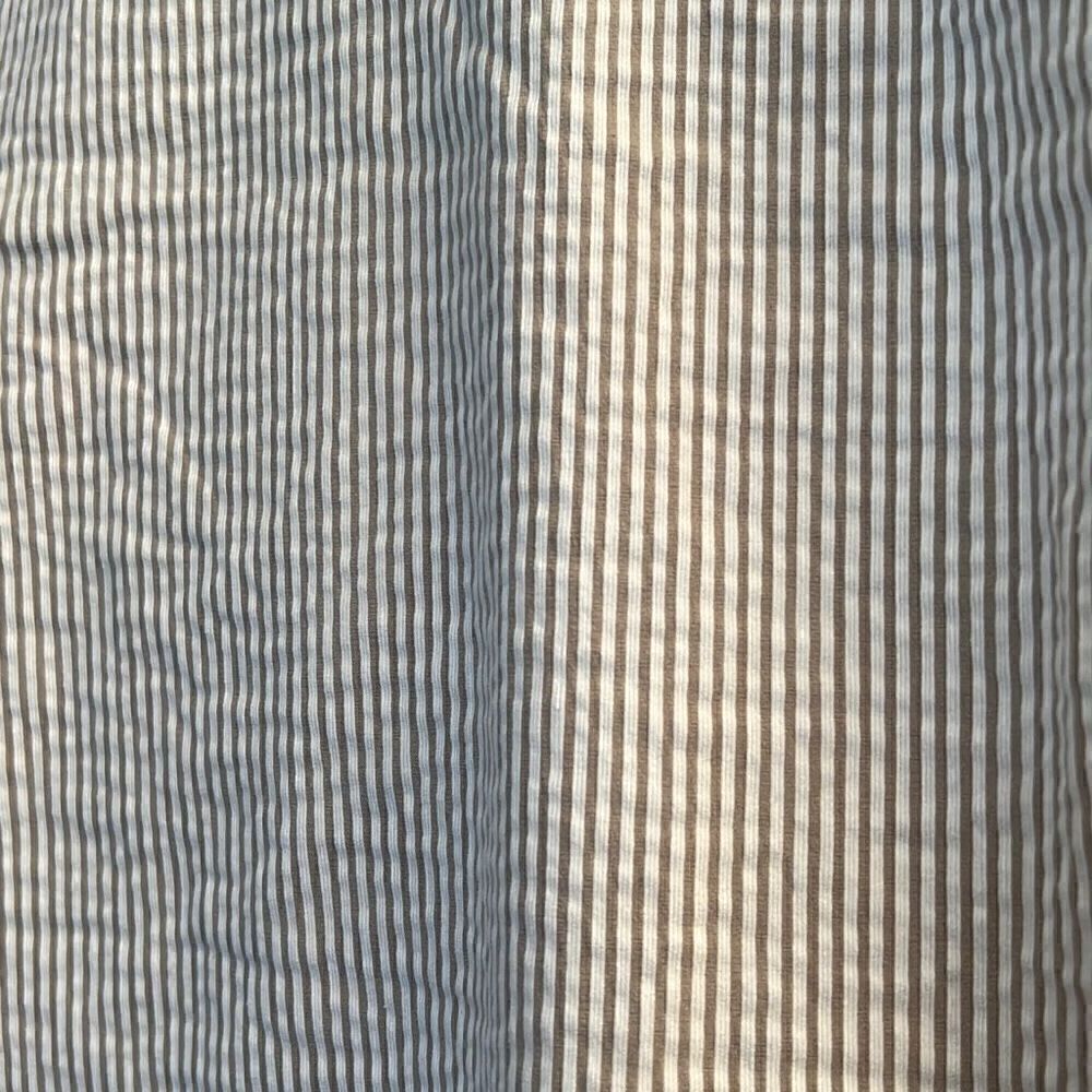 Carolina Belle Montreal Women’s Gray and White Striped Seersucker Pull-On Pants - Picture 2 of 7